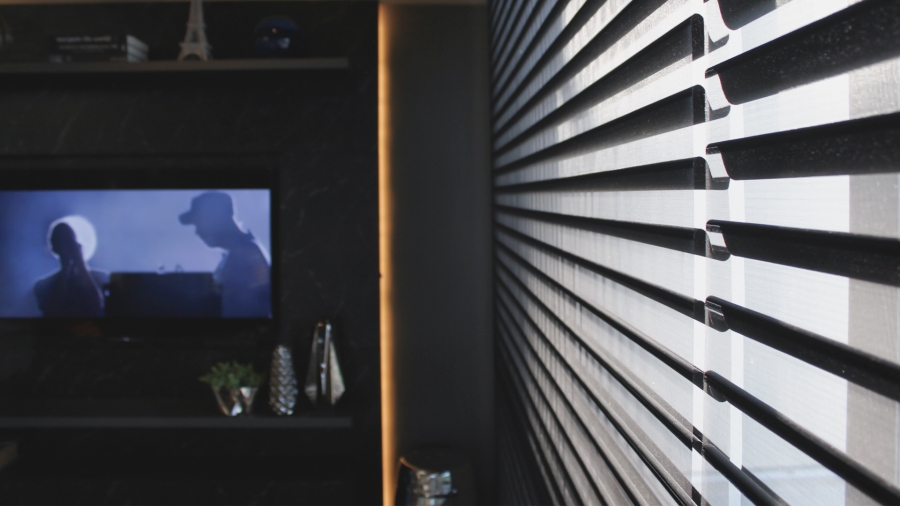 O charme e a tecnologia das cortinas especiais: modelos que moldam ambientes