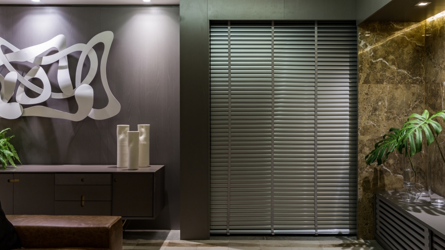 Elegância atemporal nos ambientes com as persianas horizontais