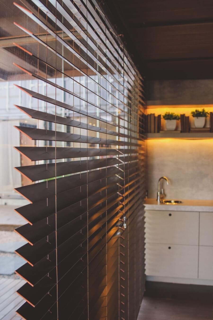 5 dicas para fazer a limpeza de suas persianas e cortinas