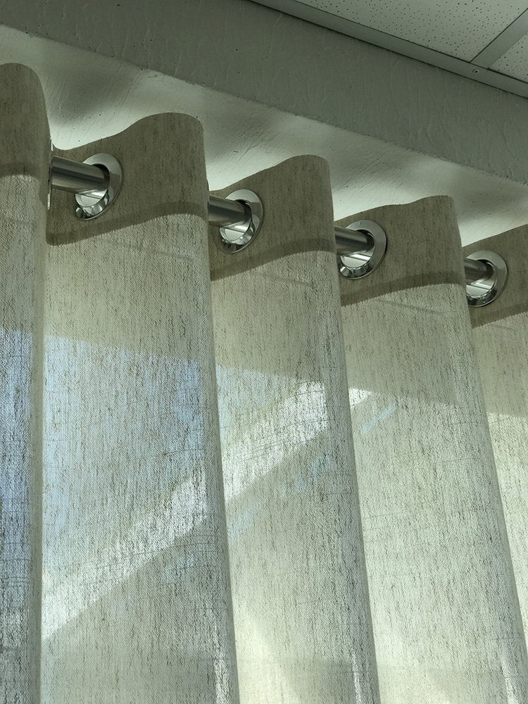 Tradicional modelo de cortina que pode ser utilizado em diversos ambientes e composições